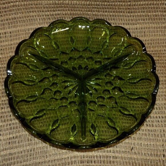 Vintage 1970's Anchor Hocking Fairfield Avocado Green 3-Part Relish Dish 8.75" - Picture 1 of 7